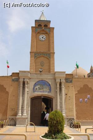 [P03] Isfahan, Jolfa, Catedrala Vank, turnul cu ceas de la intrare, specific armenesc acoperișul din tablă în formă de umbrelă. Este ora când am ieșit de acolo.... » foto by mprofeanu
 - 
<span class="allrVoted glyphicon glyphicon-heart hidden" id="av936245"></span>
<a class="m-l-10 hidden" id="sv936245" onclick="voting_Foto_DelVot(,936245,11142)" role="button">șterge vot <span class="glyphicon glyphicon-remove"></span></a>
<a id="v9936245" class=" c-red"  onclick="voting_Foto_SetVot(936245)" role="button"><span class="glyphicon glyphicon-heart-empty"></span> <b>LIKE</b> = Votează poza</a> <img class="hidden"  id="f936245W9" src="/imagini/loader.gif" border="0" /><span class="AjErrMes hidden" id="e936245ErM"></span>