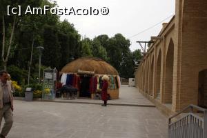 [P40] Isfahan, Palatul Chehelsotoon, Pozar în așteptarea celor ce vor să se îmbrace ca acum sute de ani » foto by mprofeanu
 - 
<span class="allrVoted glyphicon glyphicon-heart hidden" id="av965612"></span>
<a class="m-l-10 hidden" id="sv965612" onclick="voting_Foto_DelVot(,965612,11142)" role="button">șterge vot <span class="glyphicon glyphicon-remove"></span></a>
<a id="v9965612" class=" c-red"  onclick="voting_Foto_SetVot(965612)" role="button"><span class="glyphicon glyphicon-heart-empty"></span> <b>LIKE</b> = Votează poza</a> <img class="hidden"  id="f965612W9" src="/imagini/loader.gif" border="0" /><span class="AjErrMes hidden" id="e965612ErM"></span>