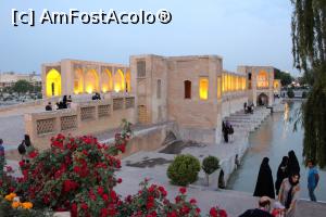 [P10] Isfahan, Podul Khaju își arată designul deosebit pe înserat » foto by mprofeanu
 - 
<span class="allrVoted glyphicon glyphicon-heart hidden" id="av968275"></span>
<a class="m-l-10 hidden" id="sv968275" onclick="voting_Foto_DelVot(,968275,11142)" role="button">șterge vot <span class="glyphicon glyphicon-remove"></span></a>
<a id="v9968275" class=" c-red"  onclick="voting_Foto_SetVot(968275)" role="button"><span class="glyphicon glyphicon-heart-empty"></span> <b>LIKE</b> = Votează poza</a> <img class="hidden"  id="f968275W9" src="/imagini/loader.gif" border="0" /><span class="AjErrMes hidden" id="e968275ErM"></span>