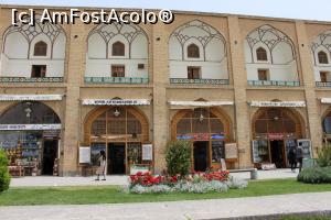 [P25] Isfahan, Marele Bazar, Galeriile de artă manuală, magazine, ..., toate înconjoară Marea Piață a Imamului și se ramifică în lateral...  » foto by mprofeanu
 - 
<span class="allrVoted glyphicon glyphicon-heart hidden" id="av968294"></span>
<a class="m-l-10 hidden" id="sv968294" onclick="voting_Foto_DelVot(,968294,11142)" role="button">șterge vot <span class="glyphicon glyphicon-remove"></span></a>
<a id="v9968294" class=" c-red"  onclick="voting_Foto_SetVot(968294)" role="button"><span class="glyphicon glyphicon-heart-empty"></span> <b>LIKE</b> = Votează poza</a> <img class="hidden"  id="f968294W9" src="/imagini/loader.gif" border="0" /><span class="AjErrMes hidden" id="e968294ErM"></span>