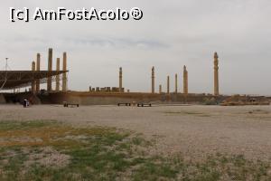 [P12] Persepolis, Palatul Apadana este cel mai mare din oraș, zona acoperită este intrarea din est, zonă protejată cu deosebite basoreliefuri. Noi vom merge mai întâi pe intrarea dinspre nord » foto by mprofeanu
 - 
<span class="allrVoted glyphicon glyphicon-heart hidden" id="av876030"></span>
<a class="m-l-10 hidden" id="sv876030" onclick="voting_Foto_DelVot(,876030,11195)" role="button">șterge vot <span class="glyphicon glyphicon-remove"></span></a>
<a id="v9876030" class=" c-red"  onclick="voting_Foto_SetVot(876030)" role="button"><span class="glyphicon glyphicon-heart-empty"></span> <b>LIKE</b> = Votează poza</a> <img class="hidden"  id="f876030W9" src="/imagini/loader.gif" border="0" /><span class="AjErrMes hidden" id="e876030ErM"></span>