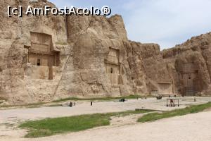 [P61] Naqsh-e Rostam, Mormântul lui Darius cel Mare (în centru), se vede forma de cruce a mormintelor și ușa de intrare în cealaltă lume, locul de expunere a sarcofagiilor » foto by mprofeanu
 - 
<span class="allrVoted glyphicon glyphicon-heart hidden" id="av876080"></span>
<a class="m-l-10 hidden" id="sv876080" onclick="voting_Foto_DelVot(,876080,11195)" role="button">șterge vot <span class="glyphicon glyphicon-remove"></span></a>
<a id="v9876080" class=" c-red"  onclick="voting_Foto_SetVot(876080)" role="button"><span class="glyphicon glyphicon-heart-empty"></span> <b>LIKE</b> = Votează poza</a> <img class="hidden"  id="f876080W9" src="/imagini/loader.gif" border="0" /><span class="AjErrMes hidden" id="e876080ErM"></span>