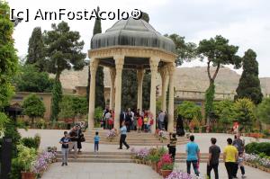 [P38] Shiraz, Mausoleul lui Hafez, Cupolă de cupru, în formă de pălărie de derviș (în prim plan) și cele 8 coloane ce împodobesc mormântul » foto by mprofeanu
 - 
<span class="allrVoted glyphicon glyphicon-heart hidden" id="av899985"></span>
<a class="m-l-10 hidden" id="sv899985" onclick="voting_Foto_DelVot(,899985,11195)" role="button">șterge vot <span class="glyphicon glyphicon-remove"></span></a>
<a id="v9899985" class=" c-red"  onclick="voting_Foto_SetVot(899985)" role="button"><span class="glyphicon glyphicon-heart-empty"></span> <b>LIKE</b> = Votează poza</a> <img class="hidden"  id="f899985W9" src="/imagini/loader.gif" border="0" /><span class="AjErrMes hidden" id="e899985ErM"></span>