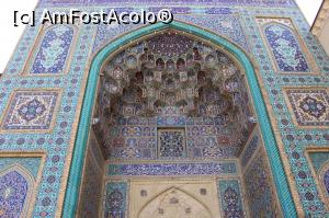 [P51] Shiraz, Altarul Shah-e-Cheragh, Poarta de intrare în a doua curte, muqarnas, mozaic migălos de vis (detaliu)  » foto by mprofeanu
 - 
<span class="allrVoted glyphicon glyphicon-heart hidden" id="av900015"></span>
<a class="m-l-10 hidden" id="sv900015" onclick="voting_Foto_DelVot(,900015,11195)" role="button">șterge vot <span class="glyphicon glyphicon-remove"></span></a>
<a id="v9900015" class=" c-red"  onclick="voting_Foto_SetVot(900015)" role="button"><span class="glyphicon glyphicon-heart-empty"></span> <b>LIKE</b> = Votează poza</a> <img class="hidden"  id="f900015W9" src="/imagini/loader.gif" border="0" /><span class="AjErrMes hidden" id="e900015ErM"></span>