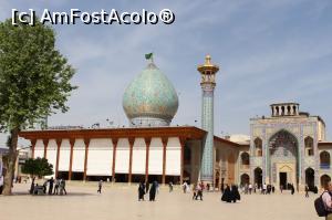 [P56] Shiraz, Altarul Shah-e-Cheragh, Mormântul lui Ahmad, se vede și poarta de intrare în curtea a doua în dreapta » foto by mprofeanu
 - 
<span class="allrVoted glyphicon glyphicon-heart hidden" id="av900023"></span>
<a class="m-l-10 hidden" id="sv900023" onclick="voting_Foto_DelVot(,900023,11195)" role="button">șterge vot <span class="glyphicon glyphicon-remove"></span></a>
<a id="v9900023" class=" c-red"  onclick="voting_Foto_SetVot(900023)" role="button"><span class="glyphicon glyphicon-heart-empty"></span> <b>LIKE</b> = Votează poza</a> <img class="hidden"  id="f900023W9" src="/imagini/loader.gif" border="0" /><span class="AjErrMes hidden" id="e900023ErM"></span>