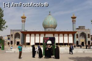 [P59] Shiraz, Altarul Shah-e-Cheragh, Mormântul lui Ahmad vedere generală, se vede puțin și bazinul cu apă și loc de făcut poze...  » foto by mprofeanu
 - 
<span class="allrVoted glyphicon glyphicon-heart hidden" id="av900027"></span>
<a class="m-l-10 hidden" id="sv900027" onclick="voting_Foto_DelVot(,900027,11195)" role="button">șterge vot <span class="glyphicon glyphicon-remove"></span></a>
<a id="v9900027" class=" c-red"  onclick="voting_Foto_SetVot(900027)" role="button"><span class="glyphicon glyphicon-heart-empty"></span> <b>LIKE</b> = Votează poza</a> <img class="hidden"  id="f900027W9" src="/imagini/loader.gif" border="0" /><span class="AjErrMes hidden" id="e900027ErM"></span>