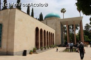 [P08] Shiraz, Mausoleul Saadi are și el un nelipsit bazin cu apă, apa la iranieni prilej de meditație...  » foto by mprofeanu
 - 
<span class="allrVoted glyphicon glyphicon-heart hidden" id="av899919"></span>
<a class="m-l-10 hidden" id="sv899919" onclick="voting_Foto_DelVot(,899919,11195)" role="button">șterge vot <span class="glyphicon glyphicon-remove"></span></a>
<a id="v9899919" class=" c-red"  onclick="voting_Foto_SetVot(899919)" role="button"><span class="glyphicon glyphicon-heart-empty"></span> <b>LIKE</b> = Votează poza</a> <img class="hidden"  id="f899919W9" src="/imagini/loader.gif" border="0" /><span class="AjErrMes hidden" id="e899919ErM"></span>