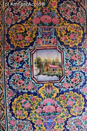 [P25] Shiraz, Moscheea Nasir al-Molk, Ceramică pictată cu motive florale și imagini de castele, detaliu » foto by mprofeanu
 - 
<span class="allrVoted glyphicon glyphicon-heart hidden" id="av908813"></span>
<a class="m-l-10 hidden" id="sv908813" onclick="voting_Foto_DelVot(,908813,11195)" role="button">șterge vot <span class="glyphicon glyphicon-remove"></span></a>
<a id="v9908813" class=" c-red"  onclick="voting_Foto_SetVot(908813)" role="button"><span class="glyphicon glyphicon-heart-empty"></span> <b>LIKE</b> = Votează poza</a> <img class="hidden"  id="f908813W9" src="/imagini/loader.gif" border="0" /><span class="AjErrMes hidden" id="e908813ErM"></span>