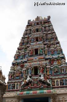 [P08] un templu hindus in cartierul Little India » foto by Pami*
 - 
<span class="allrVoted glyphicon glyphicon-heart hidden" id="av303986"></span>
<a class="m-l-10 hidden" id="sv303986" onclick="voting_Foto_DelVot(,303986,11217)" role="button">șterge vot <span class="glyphicon glyphicon-remove"></span></a>
<a id="v9303986" class=" c-red"  onclick="voting_Foto_SetVot(303986)" role="button"><span class="glyphicon glyphicon-heart-empty"></span> <b>LIKE</b> = Votează poza</a> <img class="hidden"  id="f303986W9" src="/imagini/loader.gif" border="0" /><span class="AjErrMes hidden" id="e303986ErM"></span>