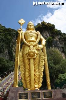 [P09] Intrarea la Batu Caves - sus dupa ce ai urcat peste 270 de trepte poti vizita inauntru un templu hindus - dar se merita pe deplin ! » foto by Pami*
 - 
<span class="allrVoted glyphicon glyphicon-heart hidden" id="av303987"></span>
<a class="m-l-10 hidden" id="sv303987" onclick="voting_Foto_DelVot(,303987,11217)" role="button">șterge vot <span class="glyphicon glyphicon-remove"></span></a>
<a id="v9303987" class=" c-red"  onclick="voting_Foto_SetVot(303987)" role="button"><span class="glyphicon glyphicon-heart-empty"></span> <b>LIKE</b> = Votează poza</a> <img class="hidden"  id="f303987W9" src="/imagini/loader.gif" border="0" /><span class="AjErrMes hidden" id="e303987ErM"></span>