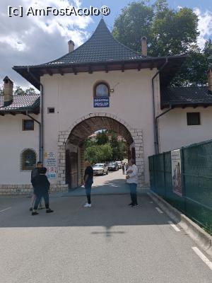 [P02] Poarta de intrare » foto by laurand
 - 
<span class="allrVoted glyphicon glyphicon-heart hidden" id="av1507691"></span>
<a class="m-l-10 hidden" id="sv1507691" onclick="voting_Foto_DelVot(,1507691,11234)" role="button">șterge vot <span class="glyphicon glyphicon-remove"></span></a>
<a id="v91507691" class=" c-red"  onclick="voting_Foto_SetVot(1507691)" role="button"><span class="glyphicon glyphicon-heart-empty"></span> <b>LIKE</b> = Votează poza</a> <img class="hidden"  id="f1507691W9" src="/imagini/loader.gif" border="0" /><span class="AjErrMes hidden" id="e1507691ErM"></span>