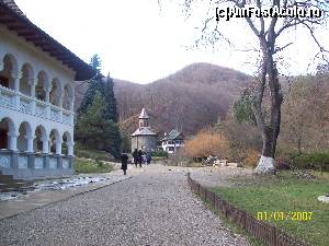 [P07] Curtea interioara si biserica in plan indepartat.  » foto by DanTal74
 - 
<span class="allrVoted glyphicon glyphicon-heart hidden" id="av583287"></span>
<a class="m-l-10 hidden" id="sv583287" onclick="voting_Foto_DelVot(,583287,11234)" role="button">șterge vot <span class="glyphicon glyphicon-remove"></span></a>
<a id="v9583287" class=" c-red"  onclick="voting_Foto_SetVot(583287)" role="button"><span class="glyphicon glyphicon-heart-empty"></span> <b>LIKE</b> = Votează poza</a> <img class="hidden"  id="f583287W9" src="/imagini/loader.gif" border="0" /><span class="AjErrMes hidden" id="e583287ErM"></span>