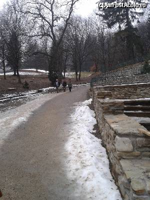 [P01] Mănăstirea Prislop - drumul în pantă spre mormântul lui Arsenie Boca.  » foto by bogumil
 - 
<span class="allrVoted glyphicon glyphicon-heart hidden" id="av671616"></span>
<a class="m-l-10 hidden" id="sv671616" onclick="voting_Foto_DelVot(,671616,11234)" role="button">șterge vot <span class="glyphicon glyphicon-remove"></span></a>
<a id="v9671616" class=" c-red"  onclick="voting_Foto_SetVot(671616)" role="button"><span class="glyphicon glyphicon-heart-empty"></span> <b>LIKE</b> = Votează poza</a> <img class="hidden"  id="f671616W9" src="/imagini/loader.gif" border="0" /><span class="AjErrMes hidden" id="e671616ErM"></span>