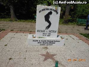 [P51] Bucureşti - Parcul Herăstrău. Memorialul Michael Jackson.  » foto by iulianic
 - 
<span class="allrVoted glyphicon glyphicon-heart hidden" id="av612912"></span>
<a class="m-l-10 hidden" id="sv612912" onclick="voting_Foto_DelVot(,612912,11447)" role="button">șterge vot <span class="glyphicon glyphicon-remove"></span></a>
<a id="v9612912" class=" c-red"  onclick="voting_Foto_SetVot(612912)" role="button"><span class="glyphicon glyphicon-heart-empty"></span> <b>LIKE</b> = Votează poza</a> <img class="hidden"  id="f612912W9" src="/imagini/loader.gif" border="0" /><span class="AjErrMes hidden" id="e612912ErM"></span>