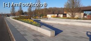 [P02] Grădinile Keukenhof, se vede în plan îndepărtat zona de autobuze » foto by mprofeanu
 - 
<span class="allrVoted glyphicon glyphicon-heart hidden" id="av1481562"></span>
<a class="m-l-10 hidden" id="sv1481562" onclick="voting_Foto_DelVot(,1481562,11516)" role="button">șterge vot <span class="glyphicon glyphicon-remove"></span></a>
<a id="v91481562" class=" c-red"  onclick="voting_Foto_SetVot(1481562)" role="button"><span class="glyphicon glyphicon-heart-empty"></span> <b>LIKE</b> = Votează poza</a> <img class="hidden"  id="f1481562W9" src="/imagini/loader.gif" border="0" /><span class="AjErrMes hidden" id="e1481562ErM"></span>