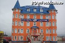[P01] Hotelul Oazis, situat în satul Ostriţa, la câţiva metri de Cernăuţi » foto by Ovidiu istorie
 - 
<span class="allrVoted glyphicon glyphicon-heart hidden" id="av315965"></span>
<a class="m-l-10 hidden" id="sv315965" onclick="voting_Foto_DelVot(,315965,11519)" role="button">șterge vot <span class="glyphicon glyphicon-remove"></span></a>
<a id="v9315965" class=" c-red"  onclick="voting_Foto_SetVot(315965)" role="button"><span class="glyphicon glyphicon-heart-empty"></span> <b>LIKE</b> = Votează poza</a> <img class="hidden"  id="f315965W9" src="/imagini/loader.gif" border="0" /><span class="AjErrMes hidden" id="e315965ErM"></span>