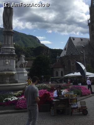 [P02] Bolzano - Piata Walter, si un instrumentinst batran si muzica lui » foto by mishu
 - 
<span class="allrVoted glyphicon glyphicon-heart hidden" id="av1170098"></span>
<a class="m-l-10 hidden" id="sv1170098" onclick="voting_Foto_DelVot(,1170098,11571)" role="button">șterge vot <span class="glyphicon glyphicon-remove"></span></a>
<a id="v91170098" class=" c-red"  onclick="voting_Foto_SetVot(1170098)" role="button"><span class="glyphicon glyphicon-heart-empty"></span> <b>LIKE</b> = Votează poza</a> <img class="hidden"  id="f1170098W9" src="/imagini/loader.gif" border="0" /><span class="AjErrMes hidden" id="e1170098ErM"></span>