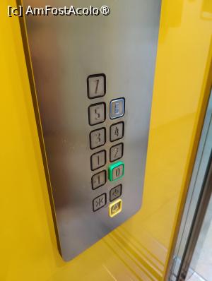 [P24] În lift; se apasă butonul pt etajul 6, deși apt se află la etajul 5 » foto by crismis
 - 
<span class="allrVoted glyphicon glyphicon-heart hidden" id="av1464418"></span>
<a class="m-l-10 hidden" id="sv1464418" onclick="voting_Foto_DelVot(,1464418,11616)" role="button">șterge vot <span class="glyphicon glyphicon-remove"></span></a>
<a id="v91464418" class=" c-red"  onclick="voting_Foto_SetVot(1464418)" role="button"><span class="glyphicon glyphicon-heart-empty"></span> <b>LIKE</b> = Votează poza</a> <img class="hidden"  id="f1464418W9" src="/imagini/loader.gif" border="0" /><span class="AjErrMes hidden" id="e1464418ErM"></span>