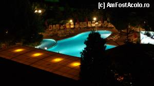 [P06] Briz 2 Hotel - piscina, noaptea. La pool-bar era proiectat ceva meci pe un ecran mare.  » foto by Dragoș_MD
 - 
<span class="allrVoted glyphicon glyphicon-heart hidden" id="av342097"></span>
<a class="m-l-10 hidden" id="sv342097" onclick="voting_Foto_DelVot(,342097,11650)" role="button">șterge vot <span class="glyphicon glyphicon-remove"></span></a>
<a id="v9342097" class=" c-red"  onclick="voting_Foto_SetVot(342097)" role="button"><span class="glyphicon glyphicon-heart-empty"></span> <b>LIKE</b> = Votează poza</a> <img class="hidden"  id="f342097W9" src="/imagini/loader.gif" border="0" /><span class="AjErrMes hidden" id="e342097ErM"></span>