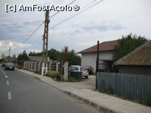 [P01] Am ajuns la Murighiol. În dreapta se află intrarea în curtea pensiunii Cristian, locația unde aveam să ne cazăm pentru două nopți.  » foto by Floryn81
 - 
<span class="allrVoted glyphicon glyphicon-heart hidden" id="av808633"></span>
<a class="m-l-10 hidden" id="sv808633" onclick="voting_Foto_DelVot(,808633,11762)" role="button">șterge vot <span class="glyphicon glyphicon-remove"></span></a>
<a id="v9808633" class=" c-red"  onclick="voting_Foto_SetVot(808633)" role="button"><span class="glyphicon glyphicon-heart-empty"></span> <b>LIKE</b> = Votează poza</a> <img class="hidden"  id="f808633W9" src="/imagini/loader.gif" border="0" /><span class="AjErrMes hidden" id="e808633ErM"></span>