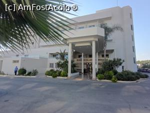 [P37] Curtea interioară (Parking) și intrarea la hotel. » foto by ovidiuyepi
 - 
<span class="allrVoted glyphicon glyphicon-heart hidden" id="av1524701"></span>
<a class="m-l-10 hidden" id="sv1524701" onclick="voting_Foto_DelVot(,1524701,11855)" role="button">șterge vot <span class="glyphicon glyphicon-remove"></span></a>
<a id="v91524701" class=" c-red"  onclick="voting_Foto_SetVot(1524701)" role="button"><span class="glyphicon glyphicon-heart-empty"></span> <b>LIKE</b> = Votează poza</a> <img class="hidden"  id="f1524701W9" src="/imagini/loader.gif" border="0" /><span class="AjErrMes hidden" id="e1524701ErM"></span>