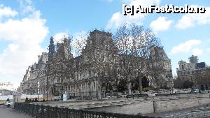 [P01] bounjour Paris, in stanga se afla patinoarul artificial amenajat in fata Hotel de Ville, nu dadea bine de loc » foto by amero
 - 
<span class="allrVoted glyphicon glyphicon-heart hidden" id="av407908"></span>
<a class="m-l-10 hidden" id="sv407908" onclick="voting_Foto_DelVot(,407908,11886)" role="button">șterge vot <span class="glyphicon glyphicon-remove"></span></a>
<a id="v9407908" class=" c-red"  onclick="voting_Foto_SetVot(407908)" role="button"><span class="glyphicon glyphicon-heart-empty"></span> <b>LIKE</b> = Votează poza</a> <img class="hidden"  id="f407908W9" src="/imagini/loader.gif" border="0" /><span class="AjErrMes hidden" id="e407908ErM"></span>