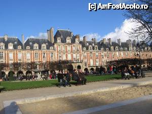 [P33] Place des Vosges » foto by Michi
 - 
<span class="allrVoted glyphicon glyphicon-heart hidden" id="av396806"></span>
<a class="m-l-10 hidden" id="sv396806" onclick="voting_Foto_DelVot(,396806,11886)" role="button">șterge vot <span class="glyphicon glyphicon-remove"></span></a>
<a id="v9396806" class=" c-red"  onclick="voting_Foto_SetVot(396806)" role="button"><span class="glyphicon glyphicon-heart-empty"></span> <b>LIKE</b> = Votează poza</a> <img class="hidden"  id="f396806W9" src="/imagini/loader.gif" border="0" /><span class="AjErrMes hidden" id="e396806ErM"></span>