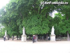 [P13] Statui de regine în Jardin du Luxembourg » foto by Michi
 - 
<span class="allrVoted glyphicon glyphicon-heart hidden" id="av511555"></span>
<a class="m-l-10 hidden" id="sv511555" onclick="voting_Foto_DelVot(,511555,11886)" role="button">șterge vot <span class="glyphicon glyphicon-remove"></span></a>
<a id="v9511555" class=" c-red"  onclick="voting_Foto_SetVot(511555)" role="button"><span class="glyphicon glyphicon-heart-empty"></span> <b>LIKE</b> = Votează poza</a> <img class="hidden"  id="f511555W9" src="/imagini/loader.gif" border="0" /><span class="AjErrMes hidden" id="e511555ErM"></span>