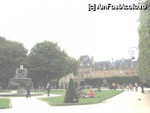 [P24] Grădina din place des Vosges » foto by Michi
 - 
<span class="allrVoted glyphicon glyphicon-heart hidden" id="av511566"></span>
<a class="m-l-10 hidden" id="sv511566" onclick="voting_Foto_DelVot(,511566,11886)" role="button">șterge vot <span class="glyphicon glyphicon-remove"></span></a>
<a id="v9511566" class=" c-red"  onclick="voting_Foto_SetVot(511566)" role="button"><span class="glyphicon glyphicon-heart-empty"></span> <b>LIKE</b> = Votează poza</a> <img class="hidden"  id="f511566W9" src="/imagini/loader.gif" border="0" /><span class="AjErrMes hidden" id="e511566ErM"></span>