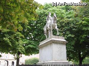 [P27] Statuia lui Louis XIII în grădina Place des Vosges » foto by Michi
 - 
<span class="allrVoted glyphicon glyphicon-heart hidden" id="av511569"></span>
<a class="m-l-10 hidden" id="sv511569" onclick="voting_Foto_DelVot(,511569,11886)" role="button">șterge vot <span class="glyphicon glyphicon-remove"></span></a>
<a id="v9511569" class=" c-red"  onclick="voting_Foto_SetVot(511569)" role="button"><span class="glyphicon glyphicon-heart-empty"></span> <b>LIKE</b> = Votează poza</a> <img class="hidden"  id="f511569W9" src="/imagini/loader.gif" border="0" /><span class="AjErrMes hidden" id="e511569ErM"></span>