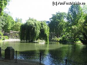 [P18] Parc Monceau, lacul şi colonadele romane » foto by Michi
 - 
<span class="allrVoted glyphicon glyphicon-heart hidden" id="av511988"></span>
<a class="m-l-10 hidden" id="sv511988" onclick="voting_Foto_DelVot(,511988,11886)" role="button">șterge vot <span class="glyphicon glyphicon-remove"></span></a>
<a id="v9511988" class=" c-red"  onclick="voting_Foto_SetVot(511988)" role="button"><span class="glyphicon glyphicon-heart-empty"></span> <b>LIKE</b> = Votează poza</a> <img class="hidden"  id="f511988W9" src="/imagini/loader.gif" border="0" /><span class="AjErrMes hidden" id="e511988ErM"></span>