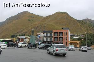 [P44] Stepantsminda, Stația de Autobuze Kazbegi cu Statuia lui Aleksandre Q'azbegi, scriitor georgian, în dreapta sus Biserica Sf. Treime Gergeti » foto by mprofeanu
 - 
<span class="allrVoted glyphicon glyphicon-heart hidden" id="av1144415"></span>
<a class="m-l-10 hidden" id="sv1144415" onclick="voting_Foto_DelVot(,1144415,11911)" role="button">șterge vot <span class="glyphicon glyphicon-remove"></span></a>
<a id="v91144415" class=" c-red"  onclick="voting_Foto_SetVot(1144415)" role="button"><span class="glyphicon glyphicon-heart-empty"></span> <b>LIKE</b> = Votează poza</a> <img class="hidden"  id="f1144415W9" src="/imagini/loader.gif" border="0" /><span class="AjErrMes hidden" id="e1144415ErM"></span>