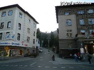 [P16] O strada laterala din Davos, cu cladiri foarte ingrijite si cu multe magazine la parterul lor » foto by ileanaxperta*
 - 
<span class="allrVoted glyphicon glyphicon-heart hidden" id="av339802"></span>
<a class="m-l-10 hidden" id="sv339802" onclick="voting_Foto_DelVot(,339802,11988)" role="button">șterge vot <span class="glyphicon glyphicon-remove"></span></a>
<a id="v9339802" class=" c-red"  onclick="voting_Foto_SetVot(339802)" role="button"><span class="glyphicon glyphicon-heart-empty"></span> <b>LIKE</b> = Votează poza</a> <img class="hidden"  id="f339802W9" src="/imagini/loader.gif" border="0" /><span class="AjErrMes hidden" id="e339802ErM"></span>