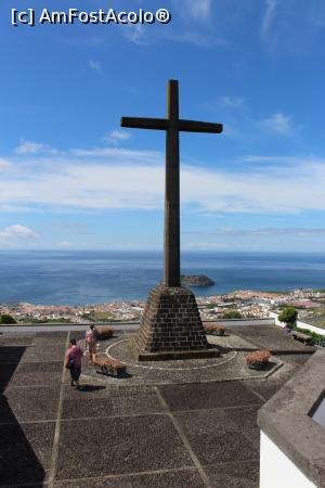 [P08] Insula Sao Miguel, Vila Franca do Campo, Miradouro da Nossa Senhora da Paz, Crucea ce veghează asupra orășelului » foto by mprofeanu
 - 
<span class="allrVoted glyphicon glyphicon-heart hidden" id="av1013877"></span>
<a class="m-l-10 hidden" id="sv1013877" onclick="voting_Foto_DelVot(,1013877,12102)" role="button">șterge vot <span class="glyphicon glyphicon-remove"></span></a>
<a id="v91013877" class=" c-red"  onclick="voting_Foto_SetVot(1013877)" role="button"><span class="glyphicon glyphicon-heart-empty"></span> <b>LIKE</b> = Votează poza</a> <img class="hidden"  id="f1013877W9" src="/imagini/loader.gif" border="0" /><span class="AjErrMes hidden" id="e1013877ErM"></span>