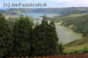 [P31] Insula Sao Miguel, Miradouro da Vista do Rei, Vedere din Monte Palace Hotel spre Lagoa das Sete Cidades, Lacul Albastru și Lacul Verde, altă poză...  » foto by mprofeanu
 - 
<span class="allrVoted glyphicon glyphicon-heart hidden" id="av1015175"></span>
<a class="m-l-10 hidden" id="sv1015175" onclick="voting_Foto_DelVot(,1015175,12102)" role="button">șterge vot <span class="glyphicon glyphicon-remove"></span></a>
<a id="v91015175" class=" c-red"  onclick="voting_Foto_SetVot(1015175)" role="button"><span class="glyphicon glyphicon-heart-empty"></span> <b>LIKE</b> = Votează poza</a> <img class="hidden"  id="f1015175W9" src="/imagini/loader.gif" border="0" /><span class="AjErrMes hidden" id="e1015175ErM"></span>