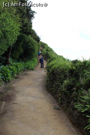 [P55] Insula Sao Miguel, Spre Miradouro da Boca do Inferno, urcăm spre el...  » foto by mprofeanu
 - 
<span class="allrVoted glyphicon glyphicon-heart hidden" id="av1015228"></span>
<a class="m-l-10 hidden" id="sv1015228" onclick="voting_Foto_DelVot(,1015228,12102)" role="button">șterge vot <span class="glyphicon glyphicon-remove"></span></a>
<a id="v91015228" class=" c-red"  onclick="voting_Foto_SetVot(1015228)" role="button"><span class="glyphicon glyphicon-heart-empty"></span> <b>LIKE</b> = Votează poza</a> <img class="hidden"  id="f1015228W9" src="/imagini/loader.gif" border="0" /><span class="AjErrMes hidden" id="e1015228ErM"></span>