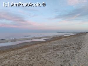 [P16] Plaja din Rimini la apus » foto by ilee
 - 
<span class="allrVoted glyphicon glyphicon-heart hidden" id="av1505704"></span>
<a class="m-l-10 hidden" id="sv1505704" onclick="voting_Foto_DelVot(,1505704,12117)" role="button">șterge vot <span class="glyphicon glyphicon-remove"></span></a>
<a id="v91505704" class=" c-red"  onclick="voting_Foto_SetVot(1505704)" role="button"><span class="glyphicon glyphicon-heart-empty"></span> <b>LIKE</b> = Votează poza</a> <img class="hidden"  id="f1505704W9" src="/imagini/loader.gif" border="0" /><span class="AjErrMes hidden" id="e1505704ErM"></span>