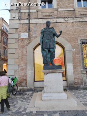 [P26] Statuia lui Cezar » foto by ilee
 - 
<span class="allrVoted glyphicon glyphicon-heart hidden" id="av1505714"></span>
<a class="m-l-10 hidden" id="sv1505714" onclick="voting_Foto_DelVot(,1505714,12117)" role="button">șterge vot <span class="glyphicon glyphicon-remove"></span></a>
<a id="v91505714" class=" c-red"  onclick="voting_Foto_SetVot(1505714)" role="button"><span class="glyphicon glyphicon-heart-empty"></span> <b>LIKE</b> = Votează poza</a> <img class="hidden"  id="f1505714W9" src="/imagini/loader.gif" border="0" /><span class="AjErrMes hidden" id="e1505714ErM"></span>