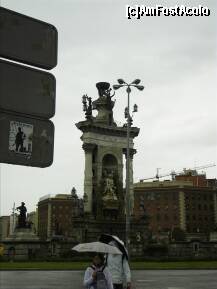 [P06] Statuia din mijlocul giratorului. Plaça d'Espanya. » foto by TraianS
 - 
<span class="allrVoted glyphicon glyphicon-heart hidden" id="av287580"></span>
<a class="m-l-10 hidden" id="sv287580" onclick="voting_Foto_DelVot(,287580,12198)" role="button">șterge vot <span class="glyphicon glyphicon-remove"></span></a>
<a id="v9287580" class=" c-red"  onclick="voting_Foto_SetVot(287580)" role="button"><span class="glyphicon glyphicon-heart-empty"></span> <b>LIKE</b> = Votează poza</a> <img class="hidden"  id="f287580W9" src="/imagini/loader.gif" border="0" /><span class="AjErrMes hidden" id="e287580ErM"></span>