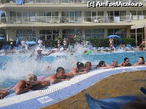 [P08] Gimnastica de la piscina » foto by lex2000
 - 
<span class="allrVoted glyphicon glyphicon-heart hidden" id="av547457"></span>
<a class="m-l-10 hidden" id="sv547457" onclick="voting_Foto_DelVot(,547457,12251)" role="button">șterge vot <span class="glyphicon glyphicon-remove"></span></a>
<a id="v9547457" class=" c-red"  onclick="voting_Foto_SetVot(547457)" role="button"><span class="glyphicon glyphicon-heart-empty"></span> <b>LIKE</b> = Votează poza</a> <img class="hidden"  id="f547457W9" src="/imagini/loader.gif" border="0" /><span class="AjErrMes hidden" id="e547457ErM"></span>