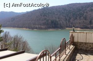 [P19] Hotelul Valea cu Pești, Terasa, lacul și munții, vedere din camera în care am stat, asta a făcut toți banii...  » foto by mprofeanu
 - 
<span class="allrVoted glyphicon glyphicon-heart hidden" id="av960356"></span>
<a class="m-l-10 hidden" id="sv960356" onclick="voting_Foto_DelVot(,960356,12511)" role="button">șterge vot <span class="glyphicon glyphicon-remove"></span></a>
<a id="v9960356" class=" c-red"  onclick="voting_Foto_SetVot(960356)" role="button"><span class="glyphicon glyphicon-heart-empty"></span> <b>LIKE</b> = Votează poza</a> <img class="hidden"  id="f960356W9" src="/imagini/loader.gif" border="0" /><span class="AjErrMes hidden" id="e960356ErM"></span>