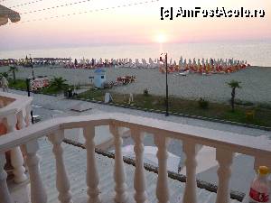 [P01] Vedere din balconul Hotel Mesogeios - Rasarit de soare la Olympic Beach.  » foto by baciucarmaciu
 - 
<span class="allrVoted glyphicon glyphicon-heart hidden" id="av357194"></span>
<a class="m-l-10 hidden" id="sv357194" onclick="voting_Foto_DelVot(,357194,12534)" role="button">șterge vot <span class="glyphicon glyphicon-remove"></span></a>
<a id="v9357194" class=" c-red"  onclick="voting_Foto_SetVot(357194)" role="button"><span class="glyphicon glyphicon-heart-empty"></span> <b>LIKE</b> = Votează poza</a> <img class="hidden"  id="f357194W9" src="/imagini/loader.gif" border="0" /><span class="AjErrMes hidden" id="e357194ErM"></span>