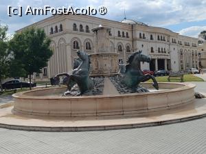 [P40] Skopje, Fântână cu Cai și Muzeul Luptei Macedonene pentru Independență » foto by mprofeanu
 - 
<span class="allrVoted glyphicon glyphicon-heart hidden" id="av1532599"></span>
<a class="m-l-10 hidden" id="sv1532599" onclick="voting_Foto_DelVot(,1532599,12619)" role="button">șterge vot <span class="glyphicon glyphicon-remove"></span></a>
<a id="v91532599" class=" c-red"  onclick="voting_Foto_SetVot(1532599)" role="button"><span class="glyphicon glyphicon-heart-empty"></span> <b>LIKE</b> = Votează poza</a> <img class="hidden"  id="f1532599W9" src="/imagini/loader.gif" border="0" /><span class="AjErrMes hidden" id="e1532599ErM"></span>