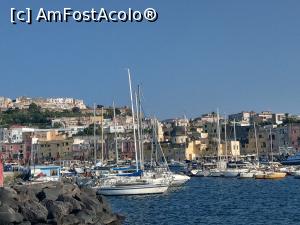 [P76] Insula Procida, intrare in Marina Grande.  » foto by maryka
 - 
<span class="allrVoted glyphicon glyphicon-heart hidden" id="av1083293"></span>
<a class="m-l-10 hidden" id="sv1083293" onclick="voting_Foto_DelVot(,1083293,12624)" role="button">șterge vot <span class="glyphicon glyphicon-remove"></span></a>
<a id="v91083293" class=" c-red"  onclick="voting_Foto_SetVot(1083293)" role="button"><span class="glyphicon glyphicon-heart-empty"></span> <b>LIKE</b> = Votează poza</a> <img class="hidden"  id="f1083293W9" src="/imagini/loader.gif" border="0" /><span class="AjErrMes hidden" id="e1083293ErM"></span>