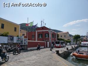 [P66] Ischia Porto, Via Iasolino, spre port.  » foto by maryka
 - 
<span class="allrVoted glyphicon glyphicon-heart hidden" id="av1090344"></span>
<a class="m-l-10 hidden" id="sv1090344" onclick="voting_Foto_DelVot(,1090344,12624)" role="button">șterge vot <span class="glyphicon glyphicon-remove"></span></a>
<a id="v91090344" class=" c-red"  onclick="voting_Foto_SetVot(1090344)" role="button"><span class="glyphicon glyphicon-heart-empty"></span> <b>LIKE</b> = Votează poza</a> <img class="hidden"  id="f1090344W9" src="/imagini/loader.gif" border="0" /><span class="AjErrMes hidden" id="e1090344ErM"></span>