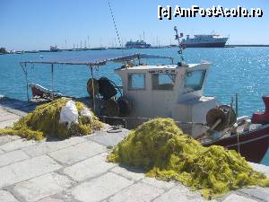 [P19] ZANTE TOWN / Dar in portul Zante nu acosteaza numai barcile pescarilor ci si vase de croaziera » foto by dorgo
 - 
<span class="allrVoted glyphicon glyphicon-heart hidden" id="av362954"></span>
<a class="m-l-10 hidden" id="sv362954" onclick="voting_Foto_DelVot(,362954,12676)" role="button">șterge vot <span class="glyphicon glyphicon-remove"></span></a>
<a id="v9362954" class=" c-red"  onclick="voting_Foto_SetVot(362954)" role="button"><span class="glyphicon glyphicon-heart-empty"></span> <b>LIKE</b> = Votează poza</a> <img class="hidden"  id="f362954W9" src="/imagini/loader.gif" border="0" /><span class="AjErrMes hidden" id="e362954ErM"></span>