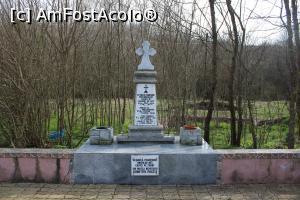 [P43] Ciucurova, jud. Tulcea, Mănăstirea Cerbu, Monumentul funerar pentru victimele lagărului sovietic de la Ciucurova » foto by mprofeanu
 - 
<span class="allrVoted glyphicon glyphicon-heart hidden" id="av1224876"></span>
<a class="m-l-10 hidden" id="sv1224876" onclick="voting_Foto_DelVot(,1224876,12680)" role="button">șterge vot <span class="glyphicon glyphicon-remove"></span></a>
<a id="v91224876" class=" c-red"  onclick="voting_Foto_SetVot(1224876)" role="button"><span class="glyphicon glyphicon-heart-empty"></span> <b>LIKE</b> = Votează poza</a> <img class="hidden"  id="f1224876W9" src="/imagini/loader.gif" border="0" /><span class="AjErrMes hidden" id="e1224876ErM"></span>