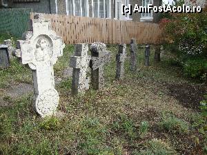 [P26] Mănăstirea Rătești / Diverse monumente funerare din cimitirul Mănăstirii Rătești.  » foto by Floryn81
 - 
<span class="allrVoted glyphicon glyphicon-heart hidden" id="av375237"></span>
<a class="m-l-10 hidden" id="sv375237" onclick="voting_Foto_DelVot(,375237,12715)" role="button">șterge vot <span class="glyphicon glyphicon-remove"></span></a>
<a id="v9375237" class=" c-red"  onclick="voting_Foto_SetVot(375237)" role="button"><span class="glyphicon glyphicon-heart-empty"></span> <b>LIKE</b> = Votează poza</a> <img class="hidden"  id="f375237W9" src="/imagini/loader.gif" border="0" /><span class="AjErrMes hidden" id="e375237ErM"></span>