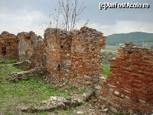 [P24] Printre vechile fortificații încerc să arunc o privire spre valea Buzăului.  » foto by Floryn81
 - 
<span class="allrVoted glyphicon glyphicon-heart hidden" id="av616569"></span>
<a class="m-l-10 hidden" id="sv616569" onclick="voting_Foto_DelVot(,616569,12715)" role="button">șterge vot <span class="glyphicon glyphicon-remove"></span></a>
<a id="v9616569" class=" c-red"  onclick="voting_Foto_SetVot(616569)" role="button"><span class="glyphicon glyphicon-heart-empty"></span> <b>LIKE</b> = Votează poza</a> <img class="hidden"  id="f616569W9" src="/imagini/loader.gif" border="0" /><span class="AjErrMes hidden" id="e616569ErM"></span>