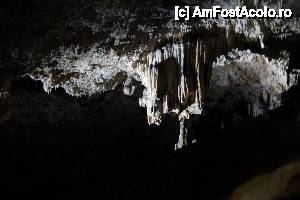 [P74] Aici homo sapiens a ajuns mai greu fiind o grotă amplasată în partea superioară. Formaţiunile care se văd au scăpat de 'admiraţia' vandalilor.  » foto by Utube
 - 
<span class="allrVoted glyphicon glyphicon-heart hidden" id="av397261"></span>
<a class="m-l-10 hidden" id="sv397261" onclick="voting_Foto_DelVot(,397261,12751)" role="button">șterge vot <span class="glyphicon glyphicon-remove"></span></a>
<a id="v9397261" class=" c-red"  onclick="voting_Foto_SetVot(397261)" role="button"><span class="glyphicon glyphicon-heart-empty"></span> <b>LIKE</b> = Votează poza</a> <img class="hidden"  id="f397261W9" src="/imagini/loader.gif" border="0" /><span class="AjErrMes hidden" id="e397261ErM"></span>